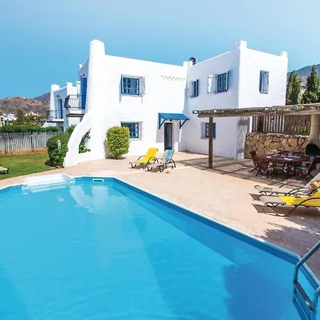Holiday home Stunning In With House Sea View Pomos